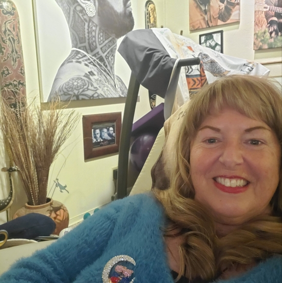 Meet your Posher, Jackie - Picture 2 of 2